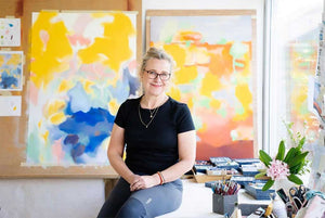 I atelieret hos billedkunstner Kristin Holm Dybvig