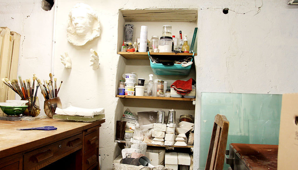 I atelieret hos billedkunstner Reidunn Rugland