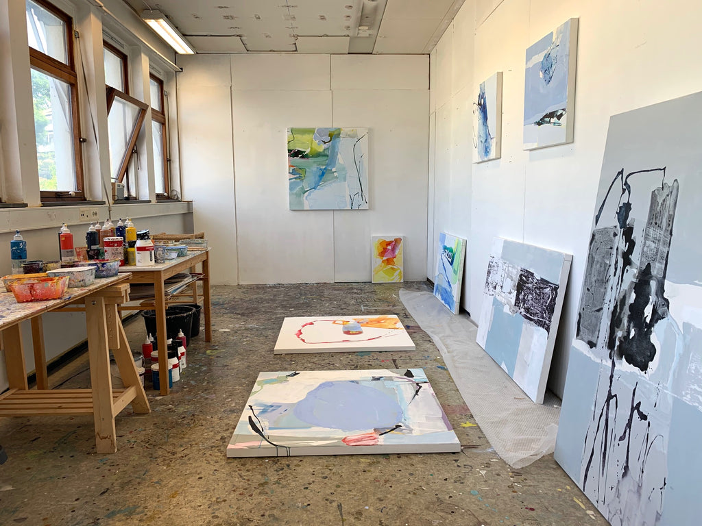 I atelieret hos billedkunstner Ingunn Fyllingen