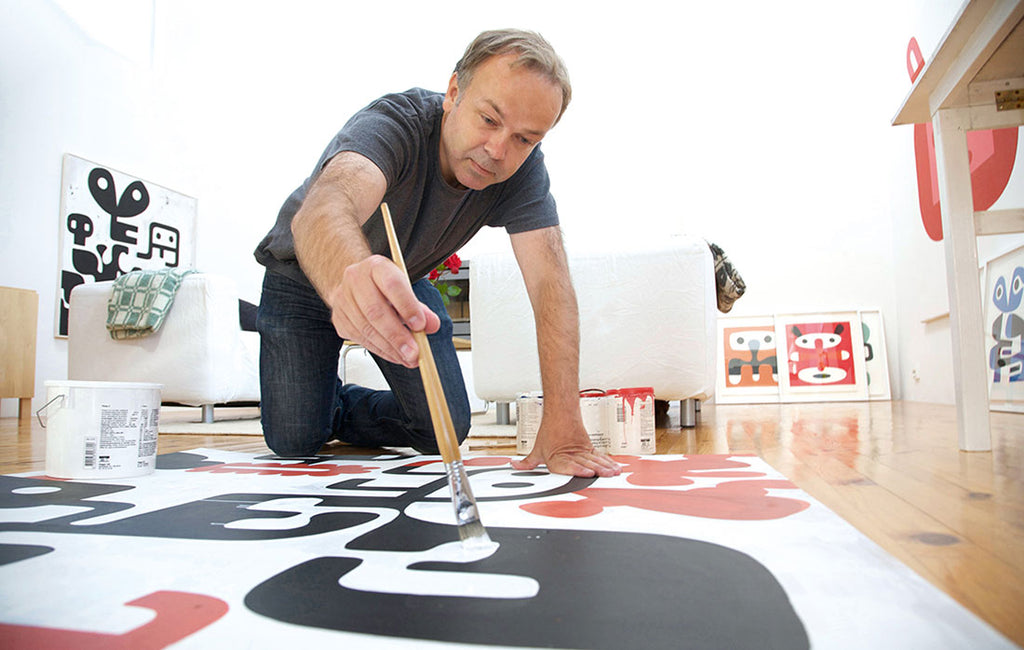 I atelieret hos billedkunstner Lasse Skarbøvik