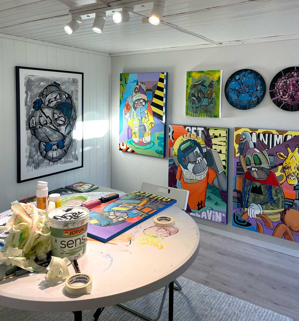 I atelieret hos billedkunstner Atle Østrem