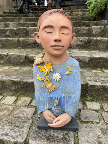 Blå gutt m/blomster