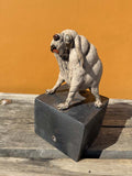 Liten hund på sokkel (OM98) - Neo Galleri - Kunst på nett og galleri i Gamle Stavanger