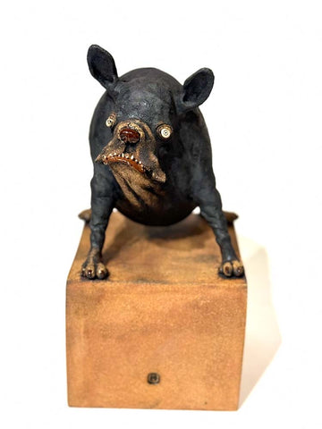 Liten hund på sokkel (OM21)