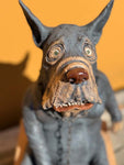 Mellomstor hund på sokkel (OM70)