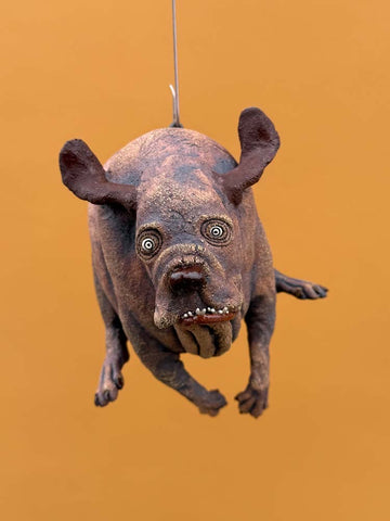 Flyvende hund i keramikk av Ole Martin Skaug | Neo galleri