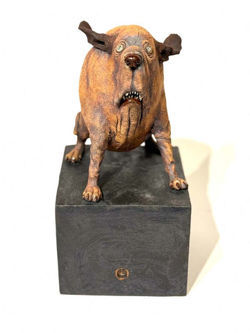 Liten hund på sokkel (OM26)