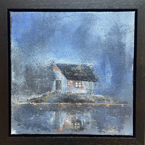 Gammel hytte ved tjernet