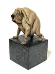Liten hund på sokkel (OM20)