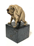 Liten hund på sokkel (OM20)