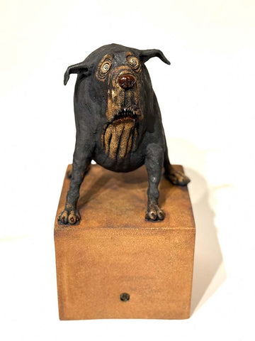 Liten hund på sokkel (OM23)