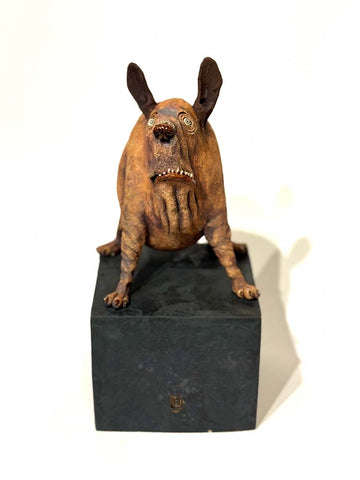 Liten hund på sokkel (OM25)