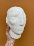 Hvit maske for vegg  (OM100) - Neo Galleri - Kunst på nett og galleri i Gamle Stavanger