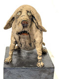 Liten hund på sokkel (OM20)