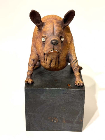 Liten hund på sokkel (OM24)