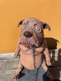 Mellomstor hund på sokkel (OM87)
