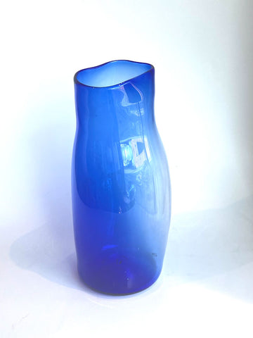 Stor skulpturell vase